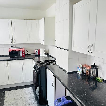 Entire 3 Bedroom House- Free Parking 利物浦 外观 照片