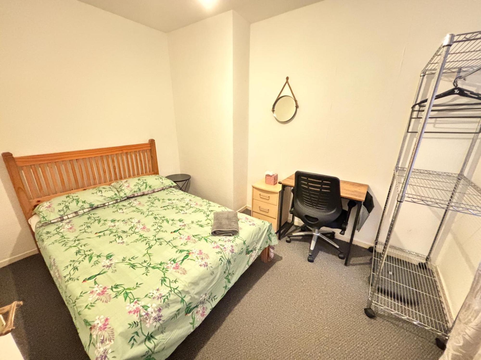 Entire 3 Bedroom House- Free Parking 利物浦 外观 照片