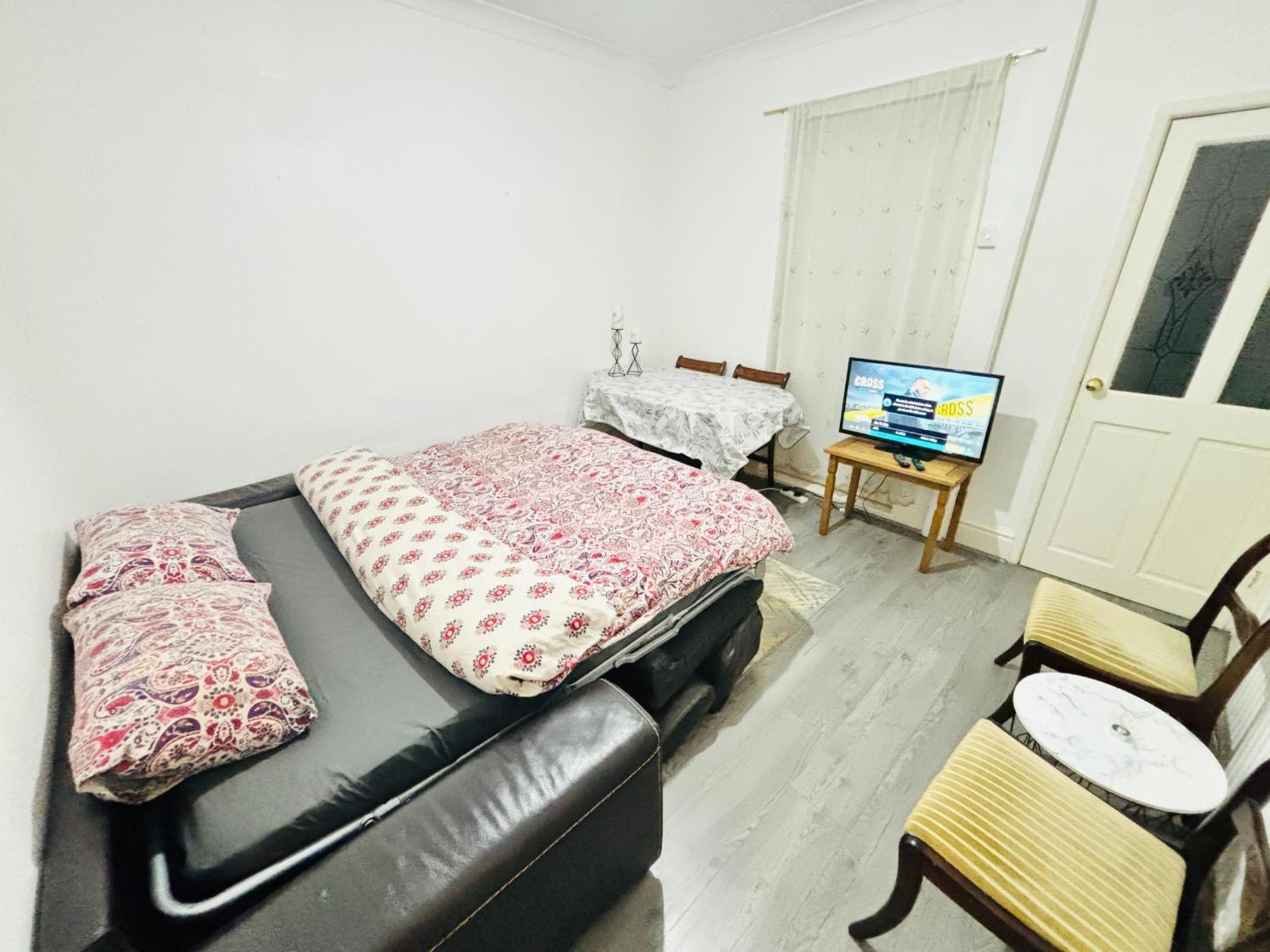 Entire 3 Bedroom House- Free Parking 利物浦 外观 照片